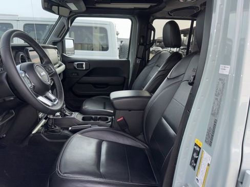 Used 2023 Jeep Wrangler Unlimited Sahara AWD/4WD image 9