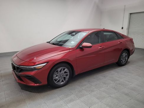 Used 2024 Hyundai Elantra SEL FWD image 2