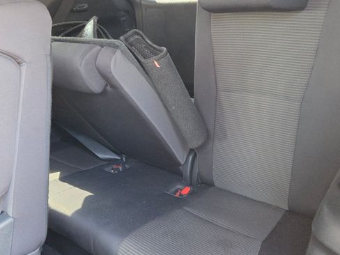 Used 2021 Toyota Highlander LE AWD/4WD image 9