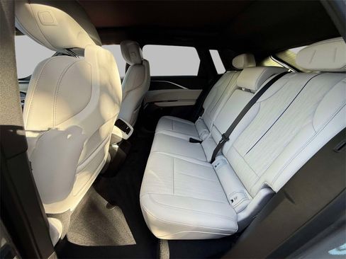 Used 2025 Cadillac Lyriq Sport image 19