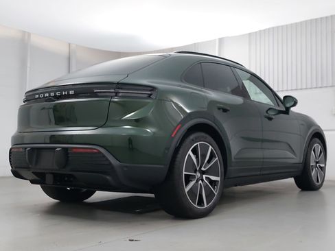 New 2026 Porsche Macan 4 Electric image 7