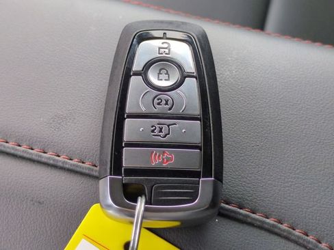 Used 2025 Ford Expedition Active AWD/4WD image 32