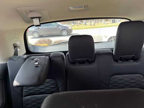 Used 2025 Nissan Pathfinder SV image 27