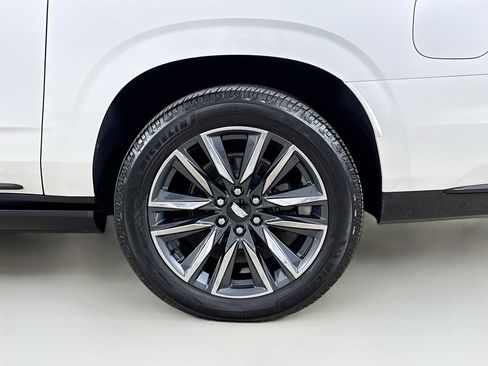 Used 2023 Cadillac Escalade ESV Sport Platinum w/ Heavy-Duty Trailer Package AWD/4WD image 37