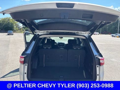 Used 2018 Chevrolet Traverse LT FWD image 21