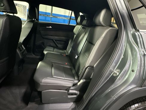 Used 2022 Volkswagen Atlas Cross Sport SE image 32