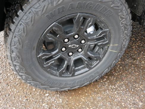 New 2026 Chevrolet Silverado 1500 ZR2 image 9