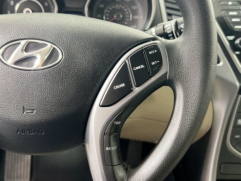 Used 2016 Hyundai Elantra SE w/ Option Group 02 FWD image 19