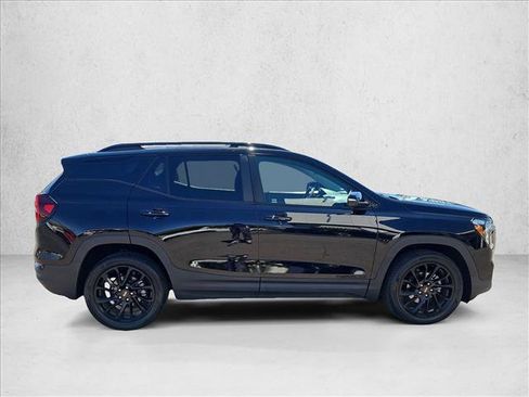 Used 2023 GMC Terrain SLE w/ Driver Convenience Package FWD image 4