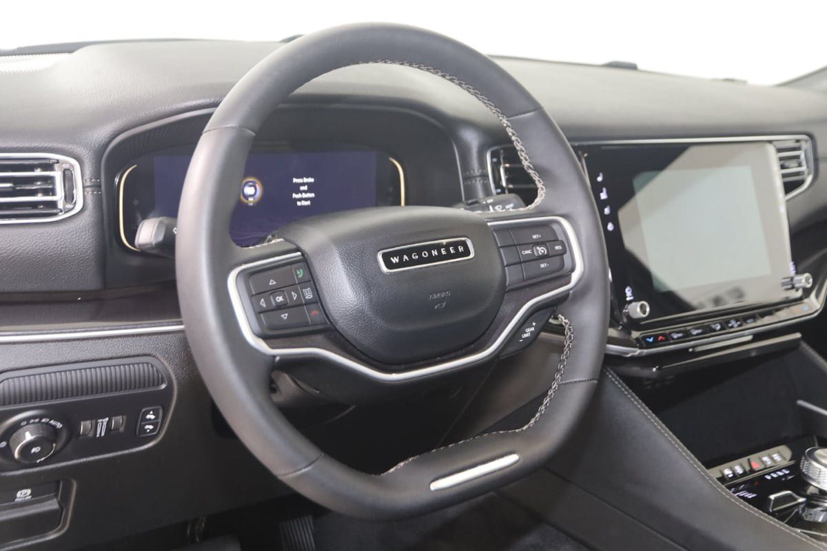 Used 2024 Jeep Wagoneer 4WD image 6