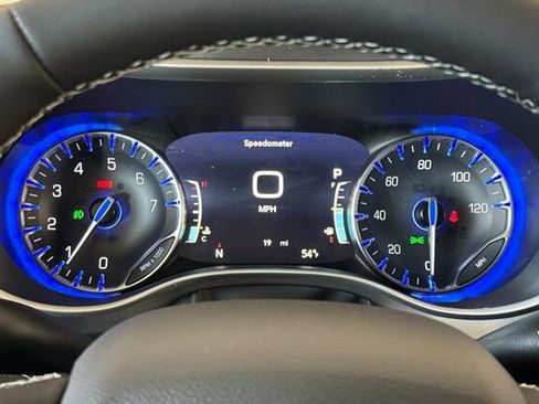 New 2026 Chrysler Pacifica Select image 22