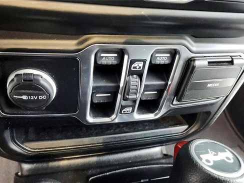 Used 2019 Jeep Wrangler Unlimited Sport S image 25