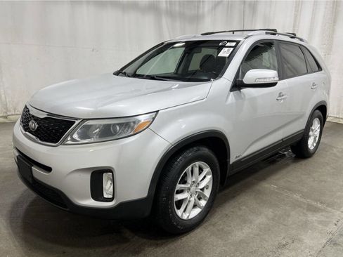 Used 2015 Kia Sorento LX image 1
