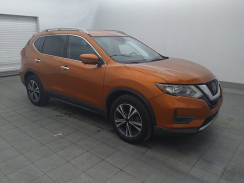 Used 2019 Nissan Rogue SV w/ Premium Package FWD image 11