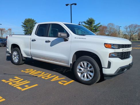 Used 2021 Chevrolet Silverado 1500 Custom image 2