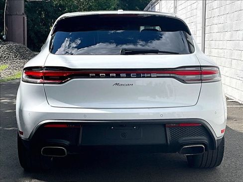 Certified 2024 Porsche Macan AWD/4WD image 9