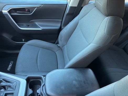 Used 2020 Toyota RAV4 LE w/ Carpet Mat Package image 16