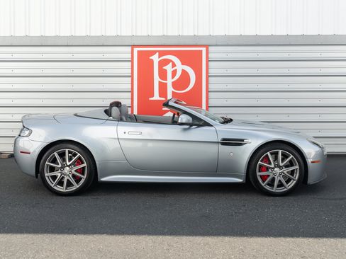 Used 2015 Aston Martin V8 Vantage GT RWD image 6