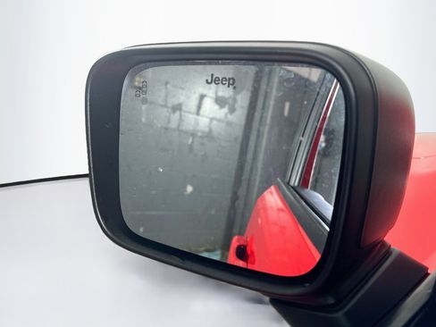 Used 2023 Jeep Renegade Latitude AWD/4WD image 16