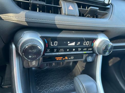 Used 2020 Toyota RAV4 XLE FWD image 26