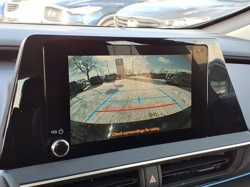 Used 2023 Toyota Prius XLE image 15