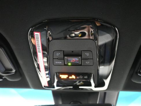 Certified 2023 Toyota Venza Limited image 17