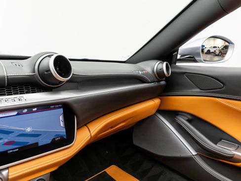 Certified 2022 Ferrari Portofino M image 34