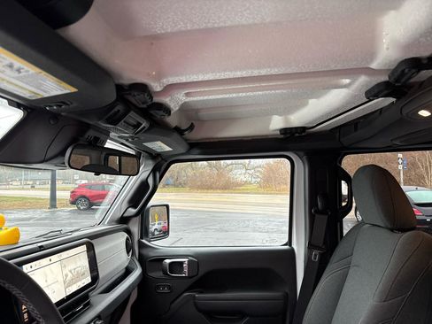 Used 2025 Jeep Wrangler Unlimited Sport image 24