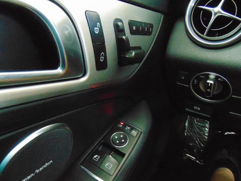 Used 2013 Mercedes-Benz SLK 250 image 12