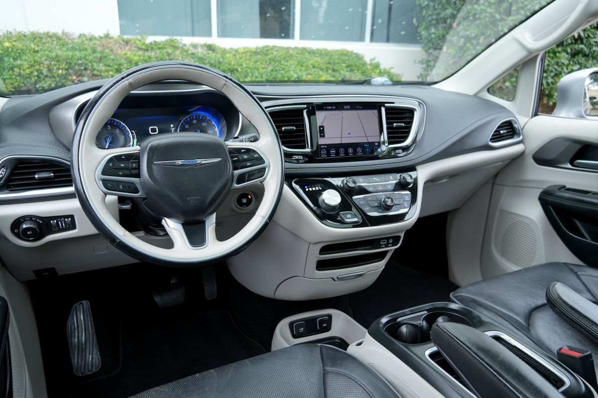 Used 2018 Chrysler Pacifica Limited FWD image 5