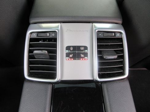 Used 2013 Porsche Panamera S image 39