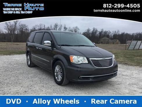 Used 2015 Chrysler Town & Country Touring-L w/ Driver Convenience Group image 1