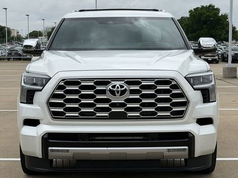 Used 2023 Toyota Sequoia Capstone AWD/4WD image 7