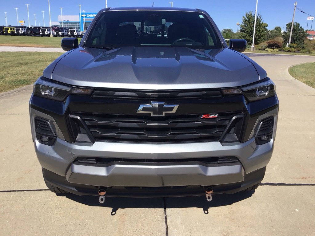 Used 2023 Chevrolet Colorado Z71 w/ Z71 Convenience Package 2 AWD/4WD image 2