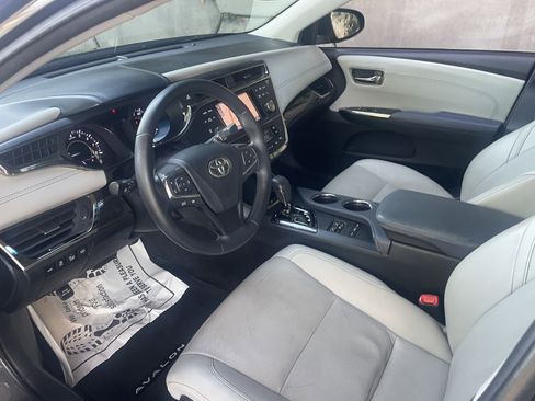 Used 2013 Toyota Avalon Limited w/ Technology Pkg image 9