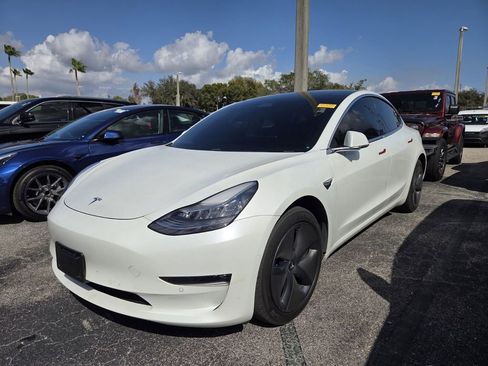 Used 2020 Tesla Model 3 Standard Range image 3
