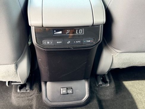 Used 2023 Toyota Highlander LE FWD image 17