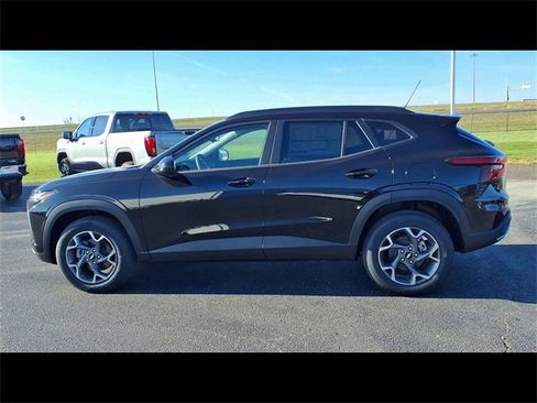 New 2026 Chevrolet Trax LT w/ Driver Confidence Package image 5