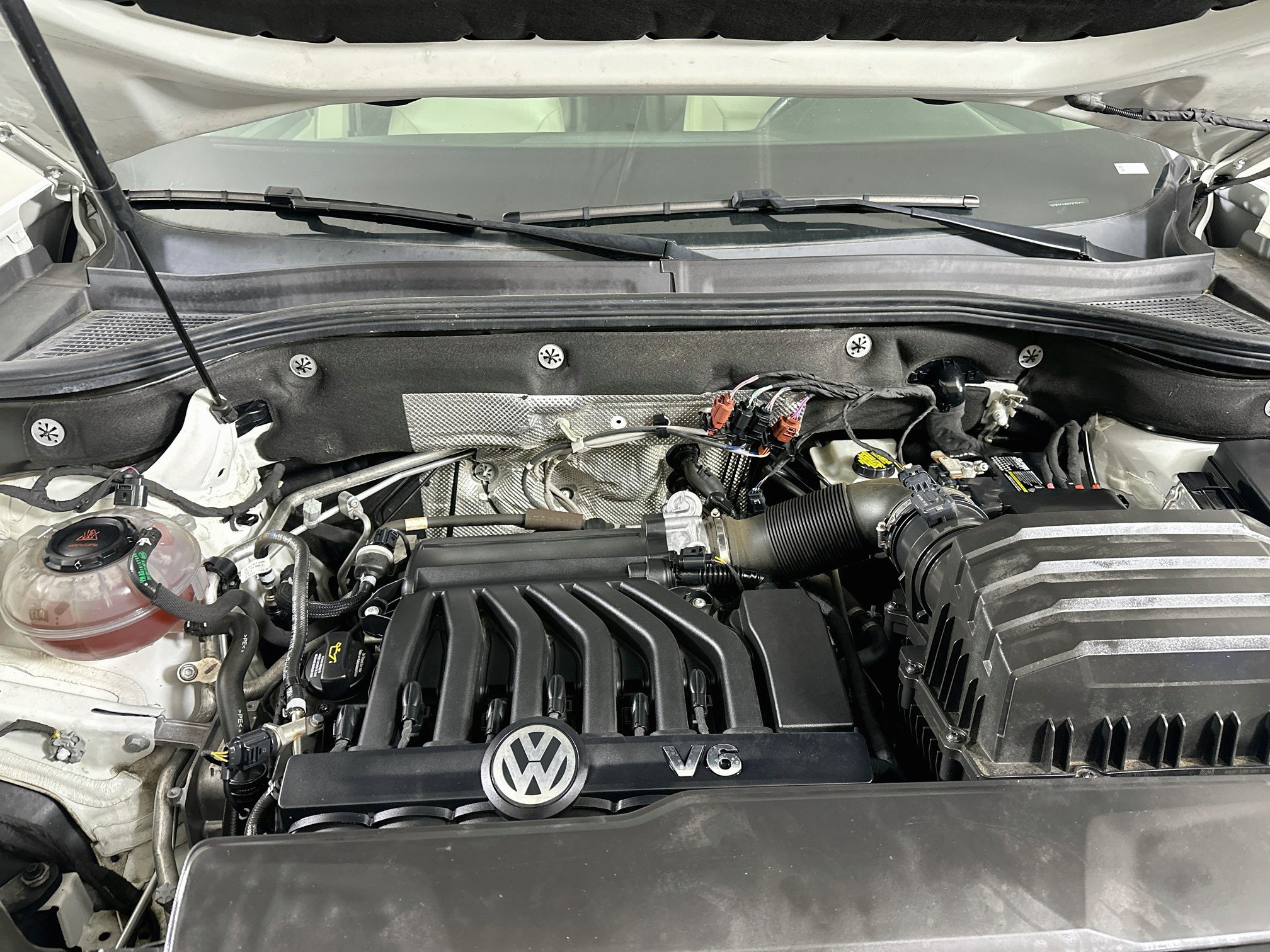 Used 2021 Volkswagen Atlas SEL R-Line FWD image 36