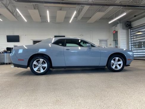 Used 2022 Dodge Challenger SXT RWD image 4