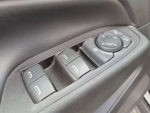 Used 2019 Chevrolet Equinox LT w/ Driver Convenience Package image 17