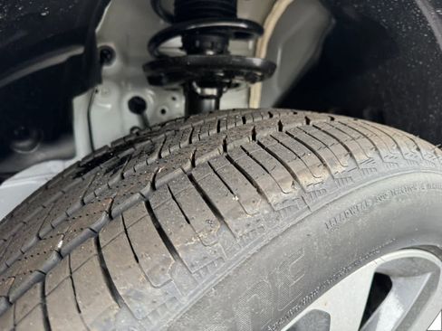 New 2025 Honda Pilot Touring image 9