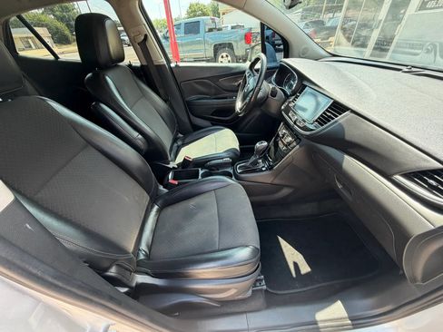 Used 2021 Buick Encore Preferred FWD image 10