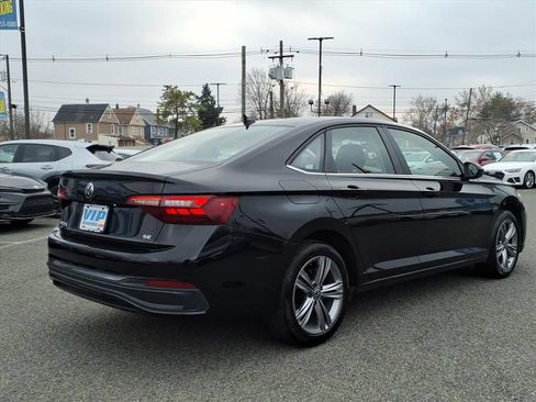 Used 2024 Volkswagen Jetta SE FWD image 6