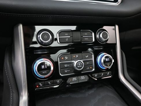 Used 2022 GMC Yukon Denali w/ Denali Premium Package image 17