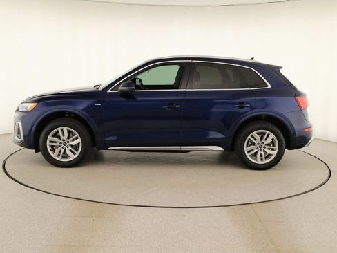 Certified 2022 Audi Q5 2.0T Premium w/ Convenience Package AWD/4WD image 2