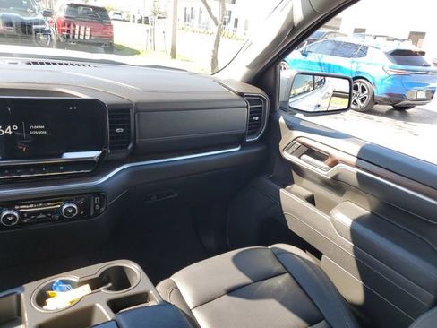 Used 2025 GMC Sierra 1500 SLT image 16