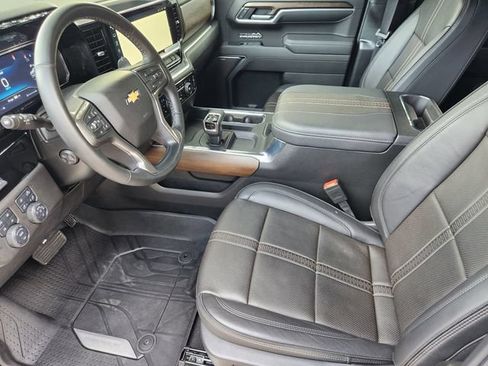 Used 2025 Chevrolet Silverado 1500 High Country w/ High Country Premium Package AWD/4WD image 4