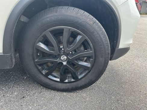 Used 2018 Nissan Rogue SV AWD/4WD image 5