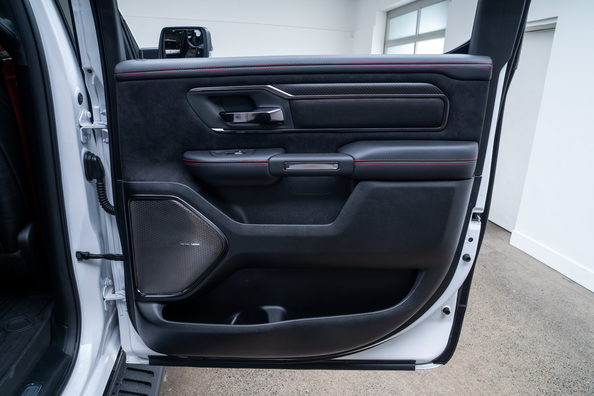 Used 2027 RAM 1500 4x4 Crew Cab image 27